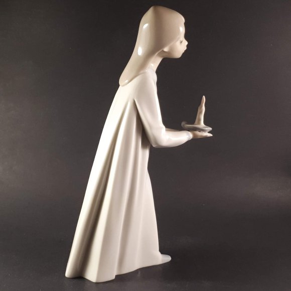 Lladro Daisa NAO Girl with Torn Nightgown Figurine Vintage 1980’s - Picture 5 of 8